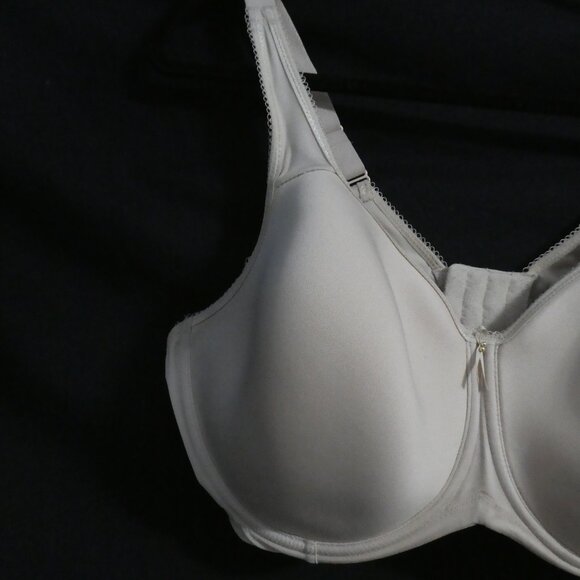 WACOAL | 40 DDD | Elegant Beige Comfort Bra | Wired | *Padding Not Included - Picture 3 of 13